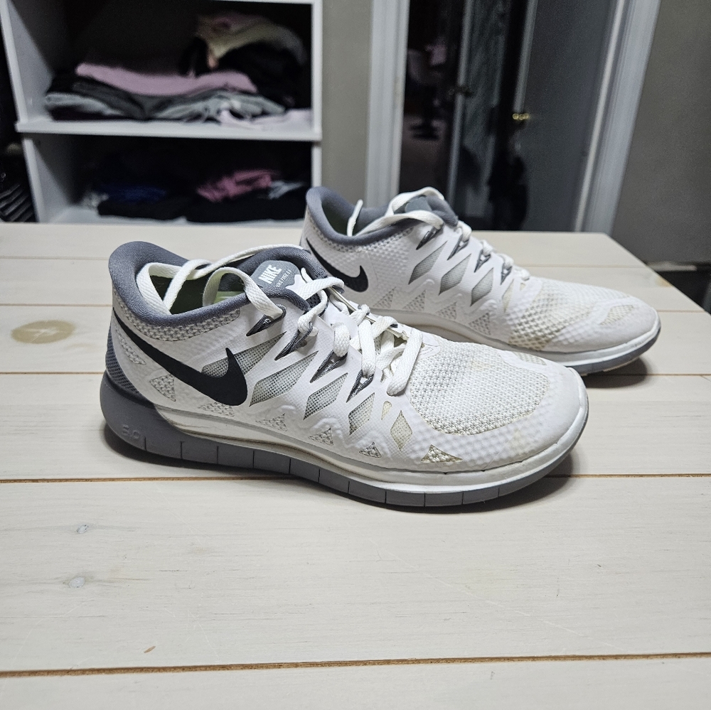 Women's Nike tennis shoes